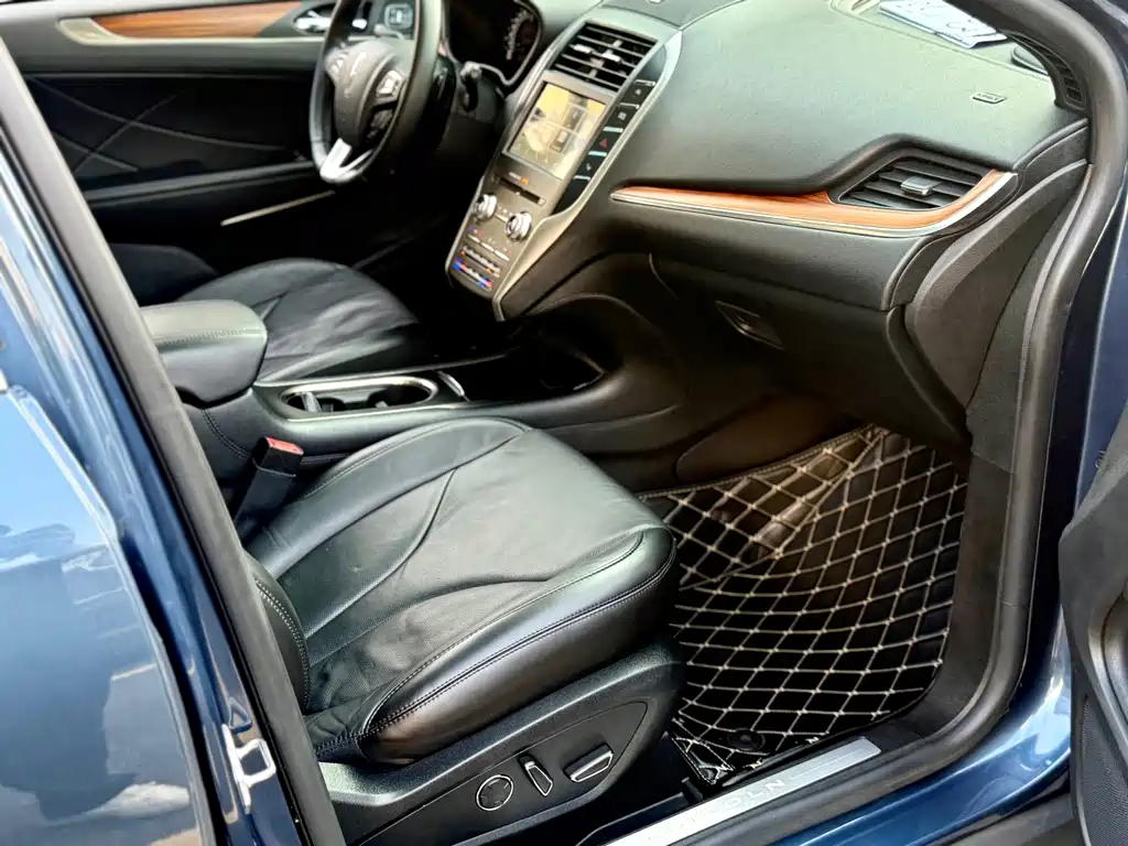 Lincoln MKC — миниатюра 15