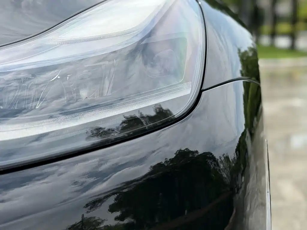 Tesla Model Y — миниатюра 3