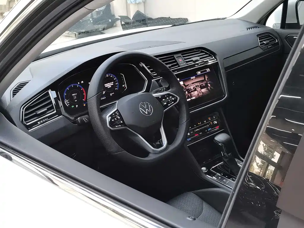 Volkswagen Tiguan L L 2019 380TSI AT Luxury VI