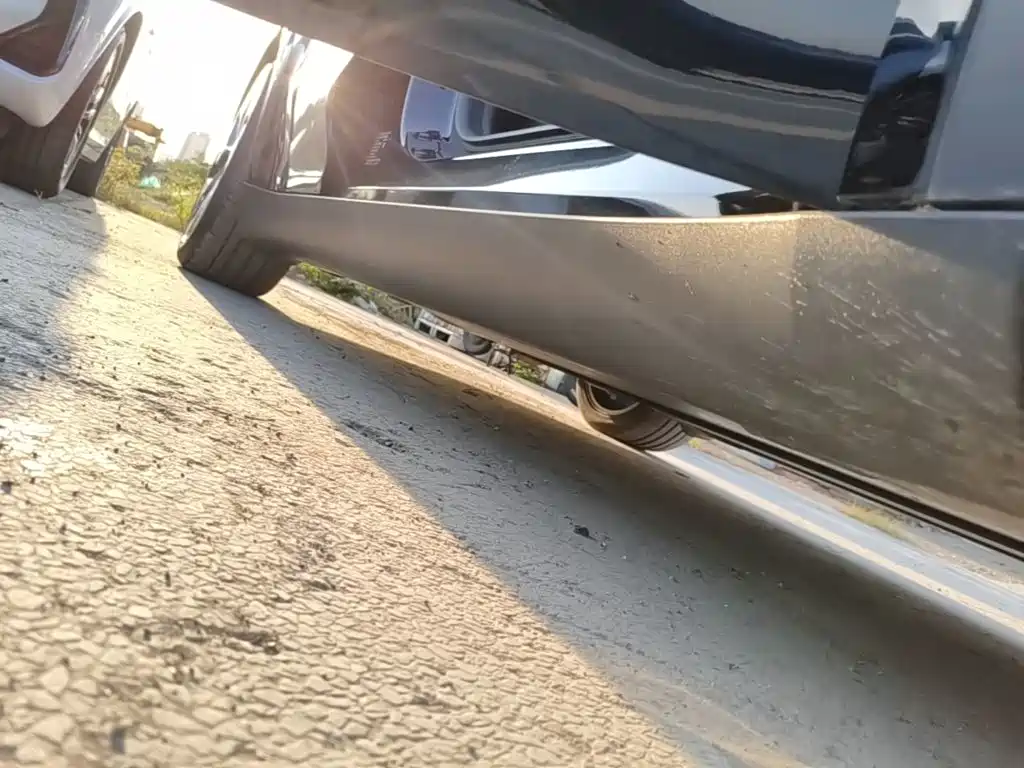 Tesla Model Y — миниатюра 21