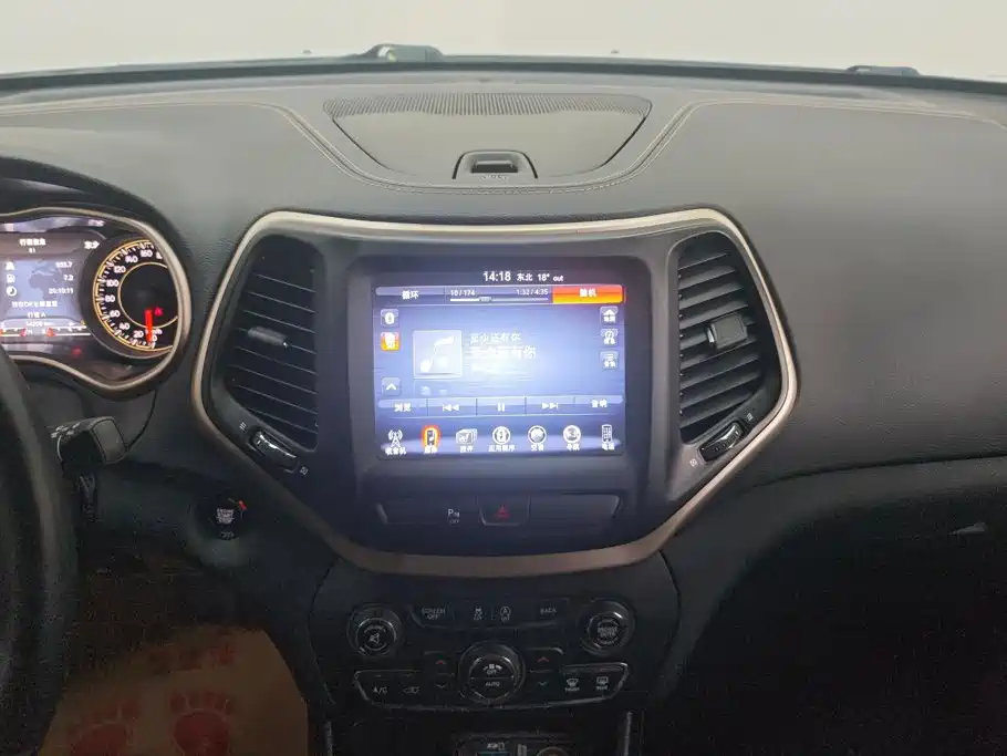 Jeep Cherokee — миниатюра 13