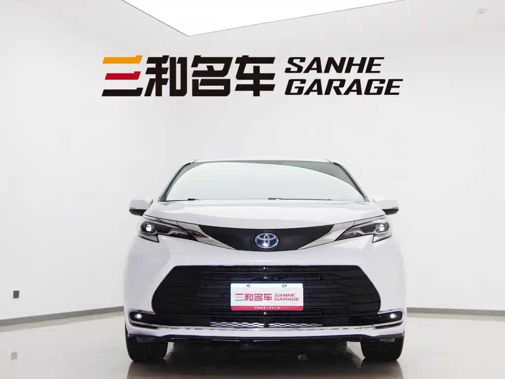Toyota Sienna — миниатюра 2