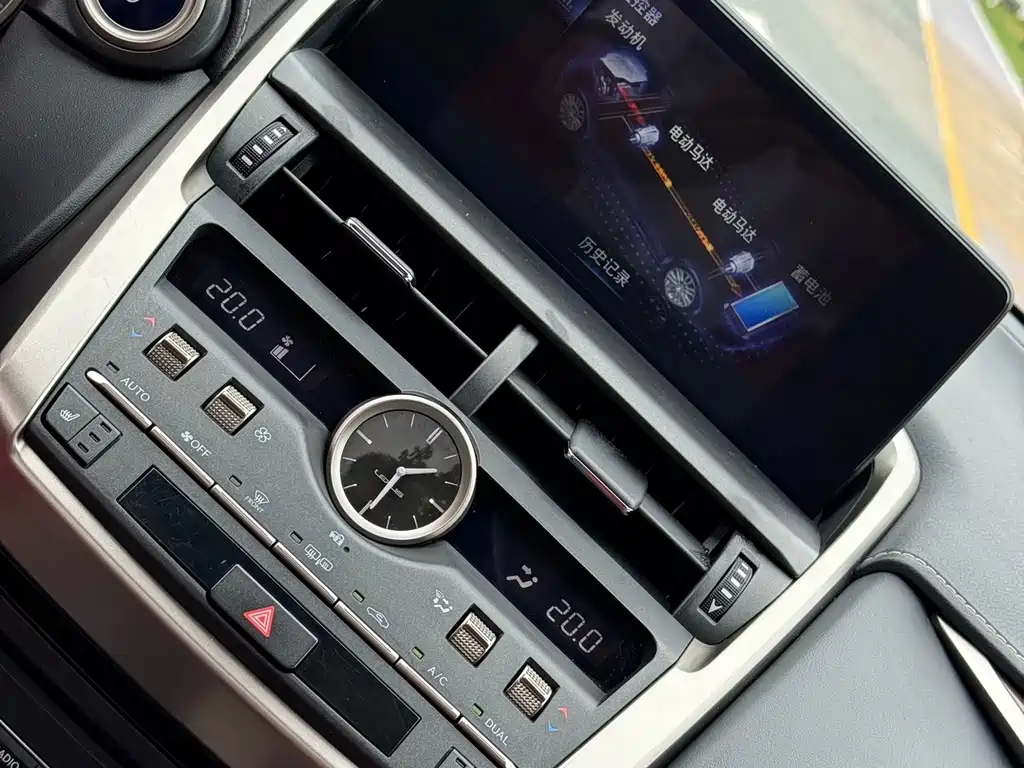 Lexus NX — миниатюра 12