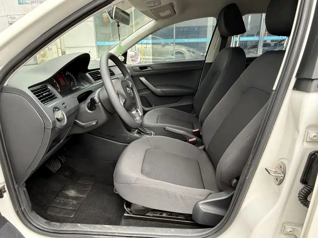 Volkswagen Santana — миниатюра 10