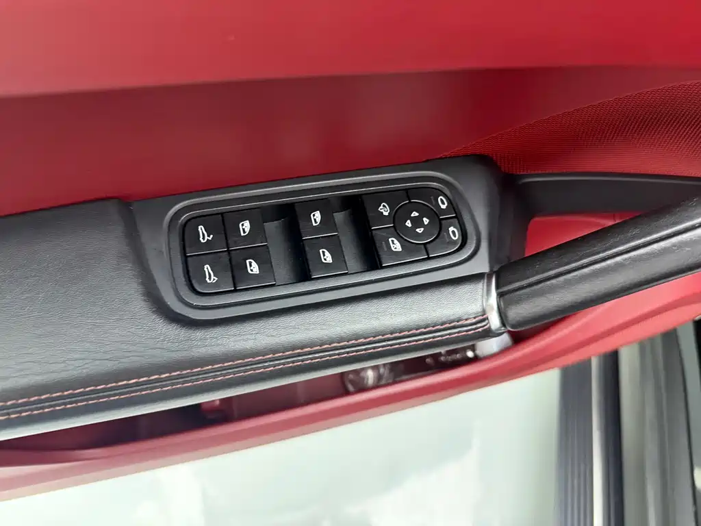 Porsche Cayenne — миниатюра 7