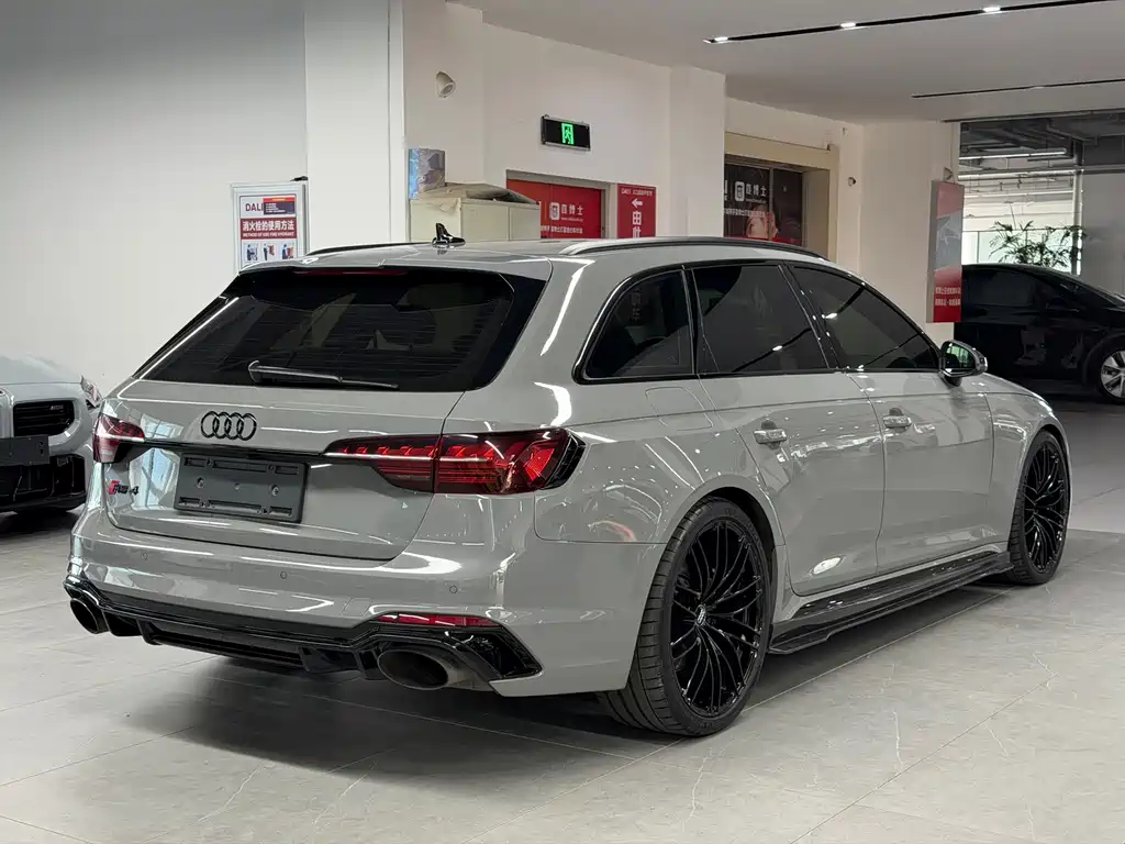 Audi RS 4 — миниатюра 6