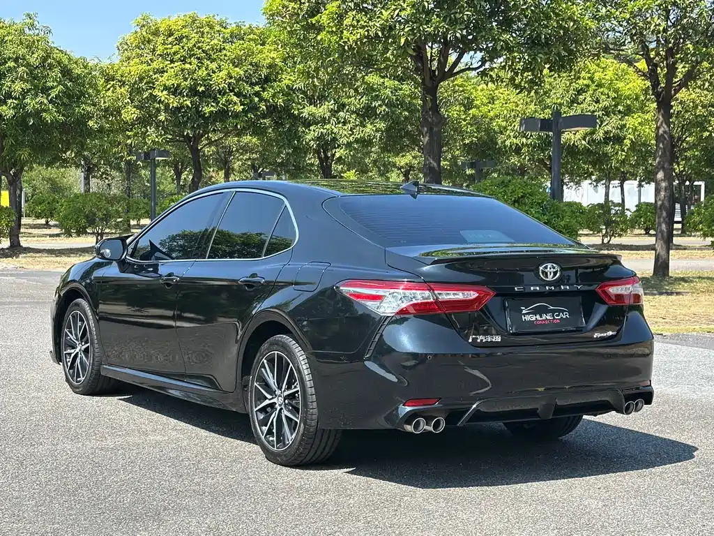Toyota Camry — миниатюра 17