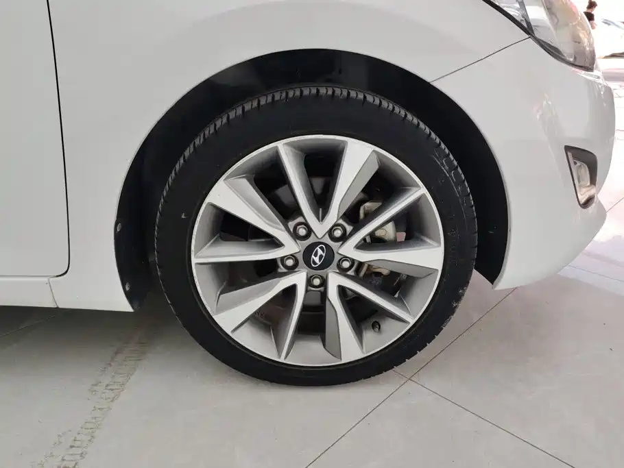 Hyundai Elantra Langdong — миниатюра 6