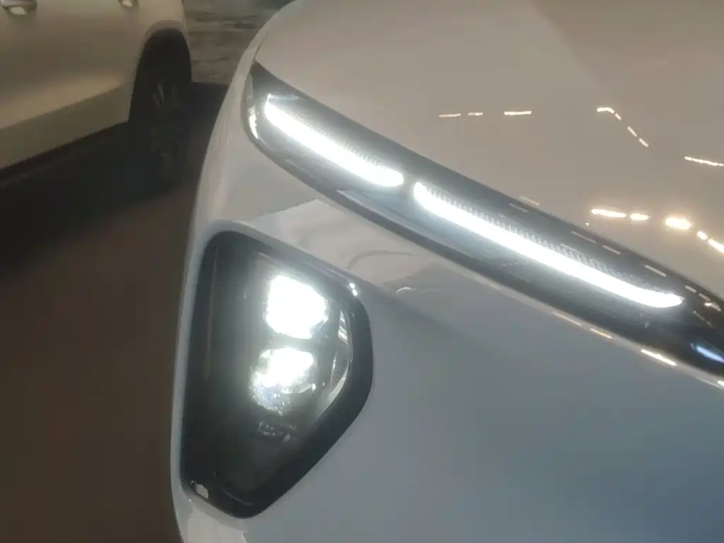 NIO ES6 — миниатюра 11