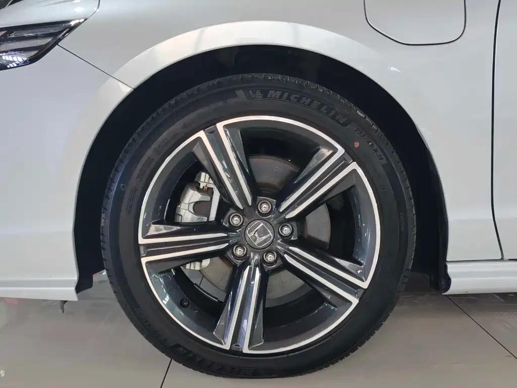 Honda Inspire PHEV — миниатюра 5