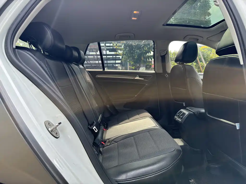 Volkswagen Golf — миниатюра 11
