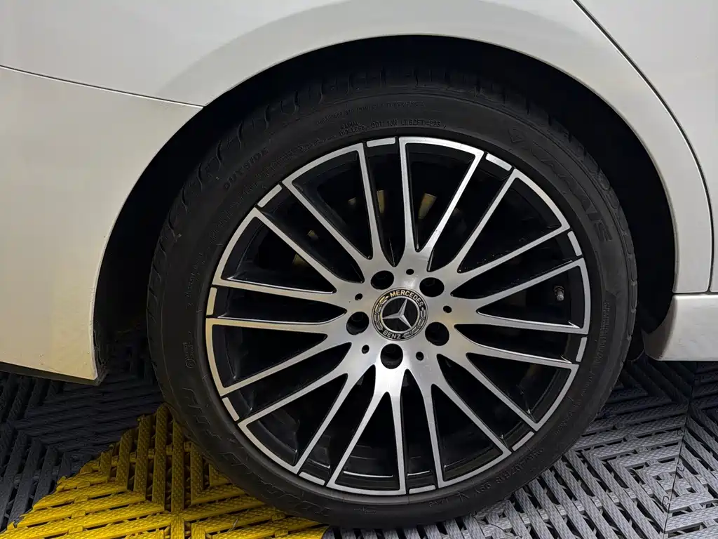 Mercedes-Benz C-Class — миниатюра 6
