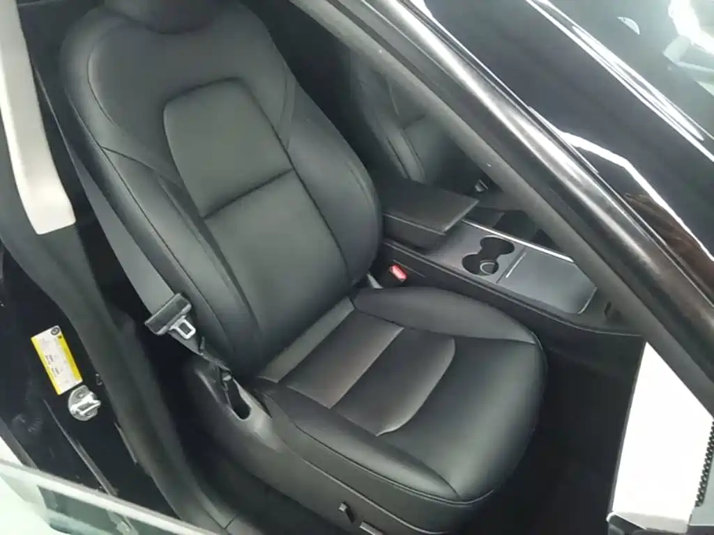 Tesla Model Y — миниатюра 25