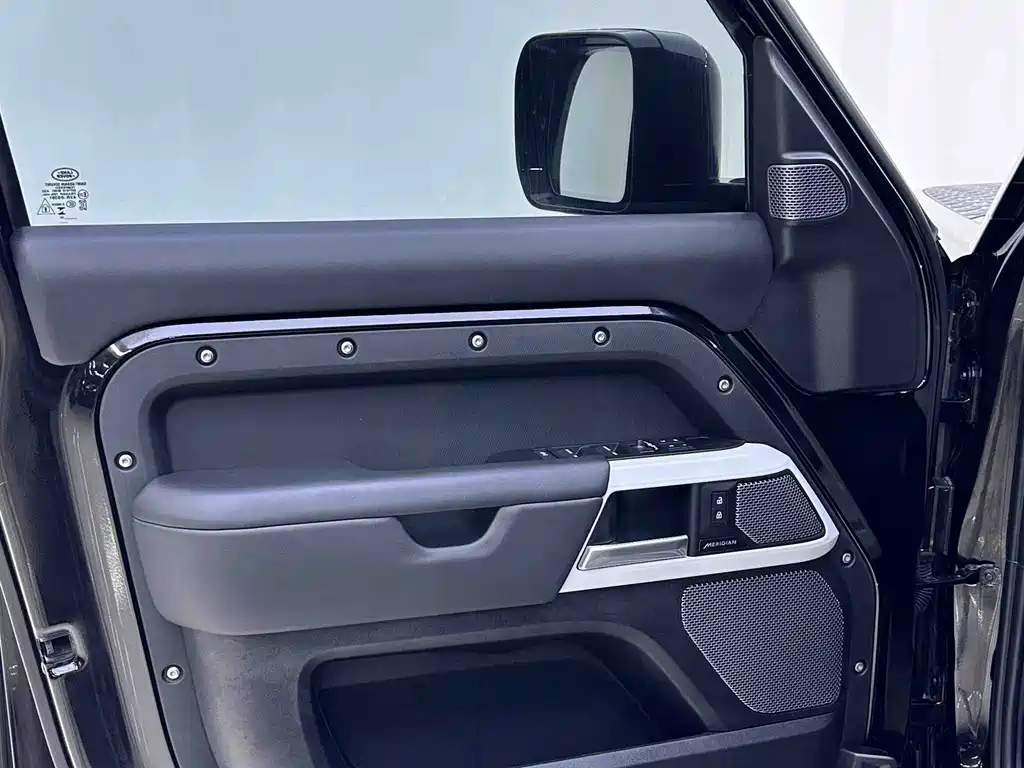 Land Rover Defender — миниатюра 13