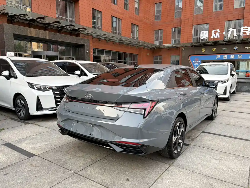 Hyundai Elantra — миниатюра 8