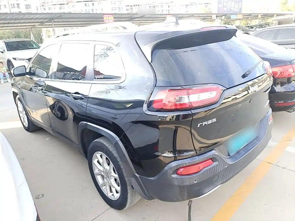 Jeep Cherokee — миниатюра 5