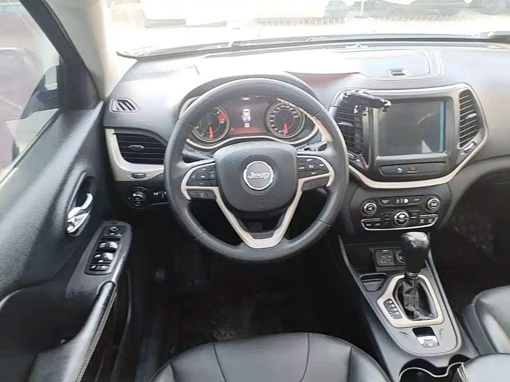 Jeep Cherokee — миниатюра 11