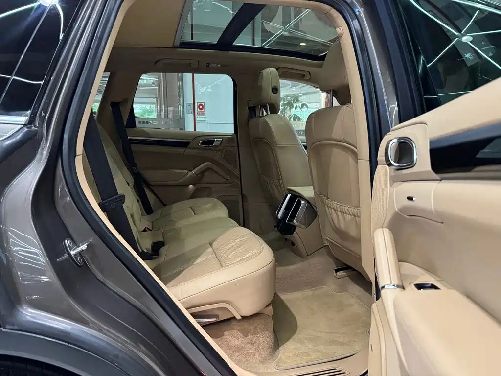 Porsche Cayenne — миниатюра 7