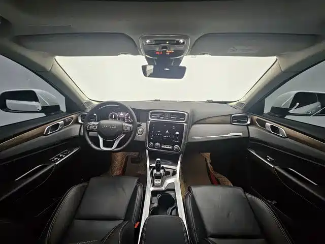 Lynk & Co 01 — миниатюра 10