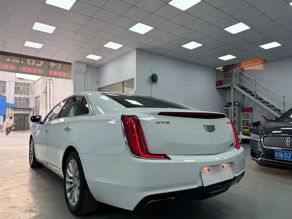CADILLAC XTS