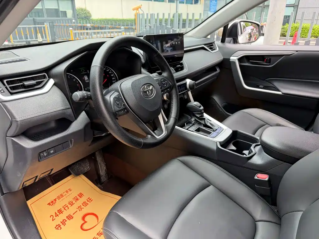 Toyota RAV4 — миниатюра 7