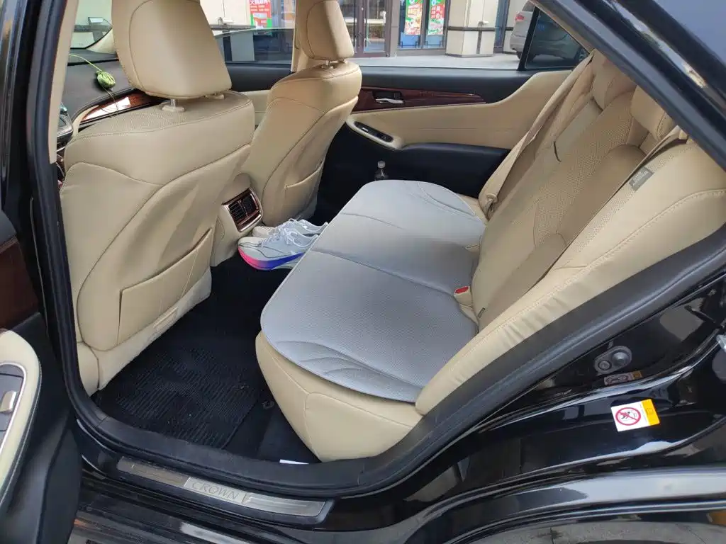 Toyota Crown — миниатюра 15