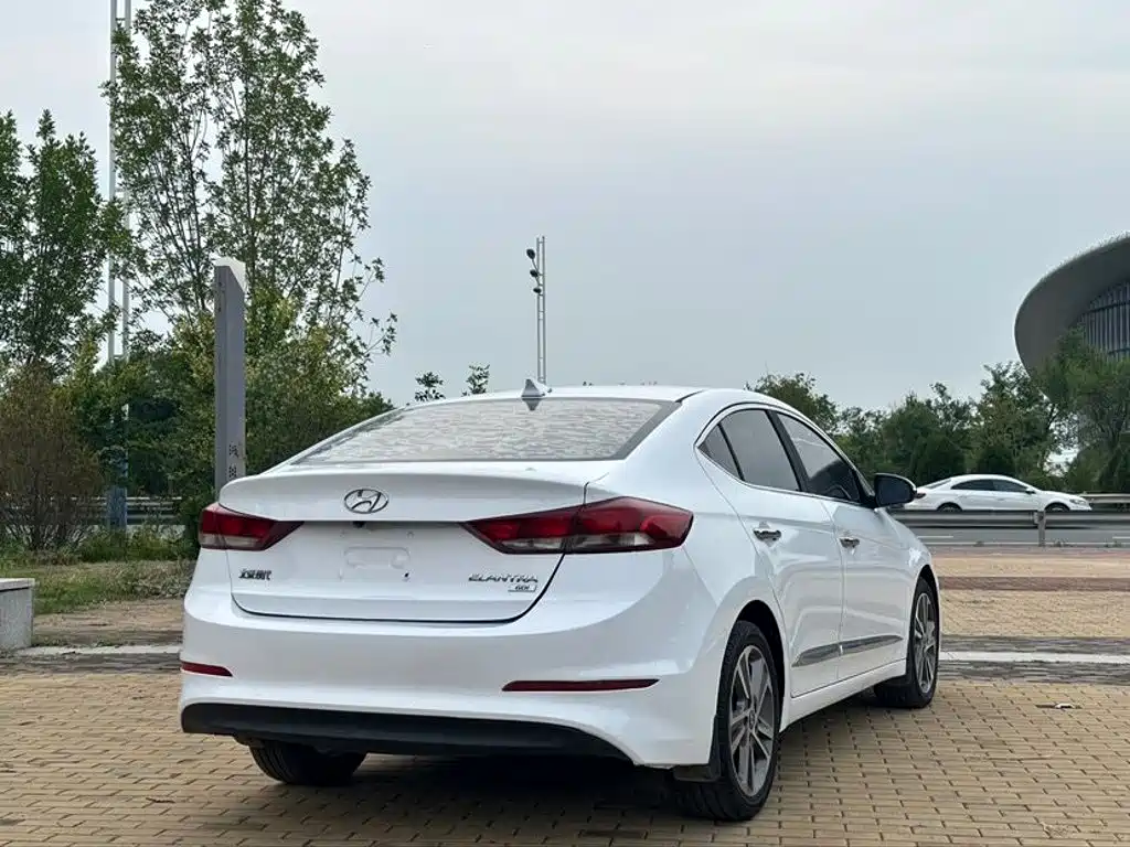 Hyundai Elantra — миниатюра 4
