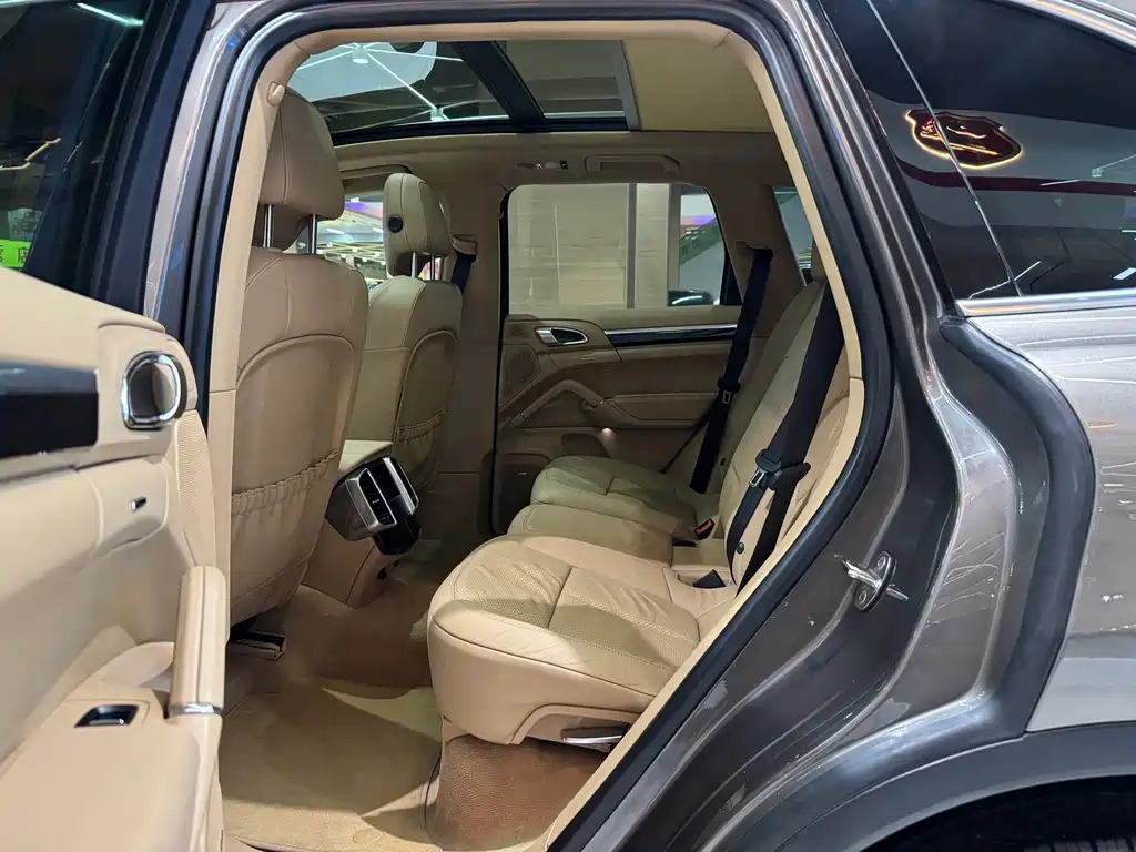 Porsche Cayenne — миниатюра 10