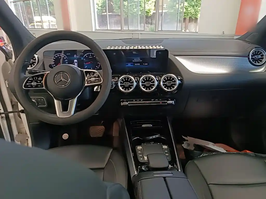 Mercedes-Benz GLA — миниатюра 10