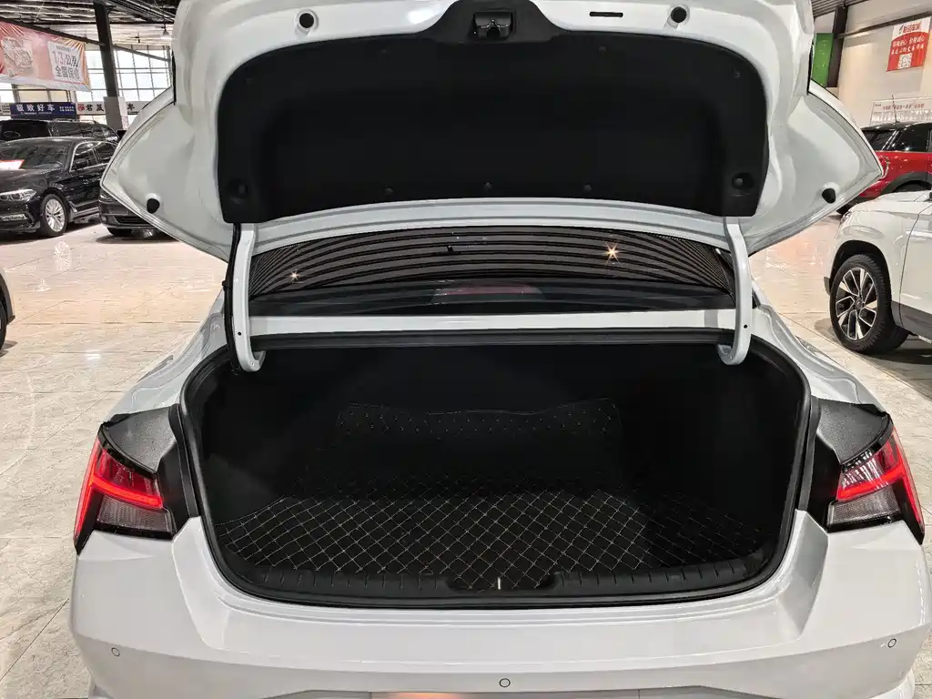 Hyundai Elantra — миниатюра 3