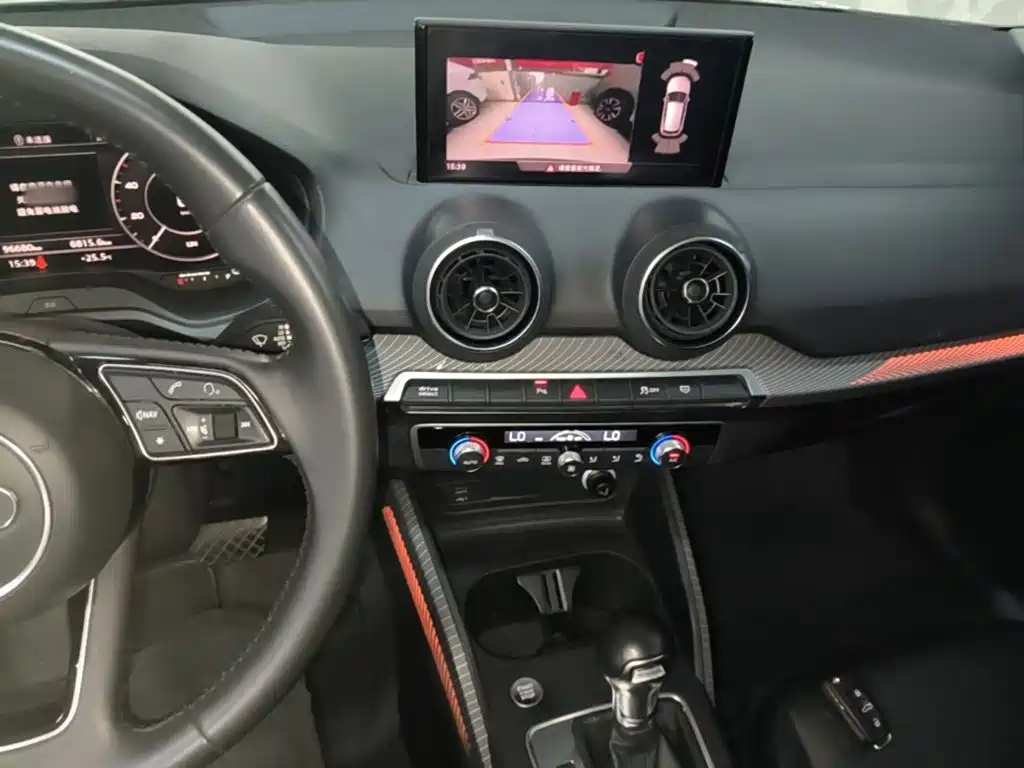 Audi Q2L e-tron — миниатюра 10