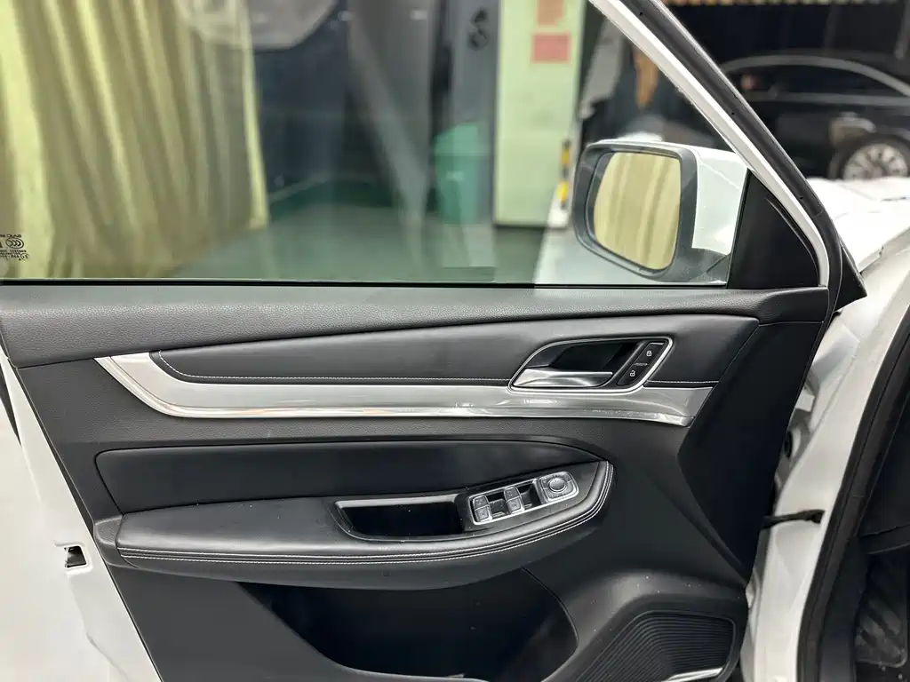 Roewe RX8 — миниатюра 6
