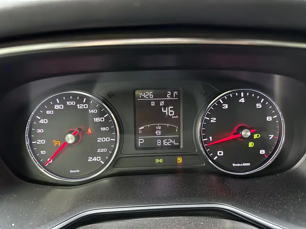 Roewe RX8 — миниатюра 8