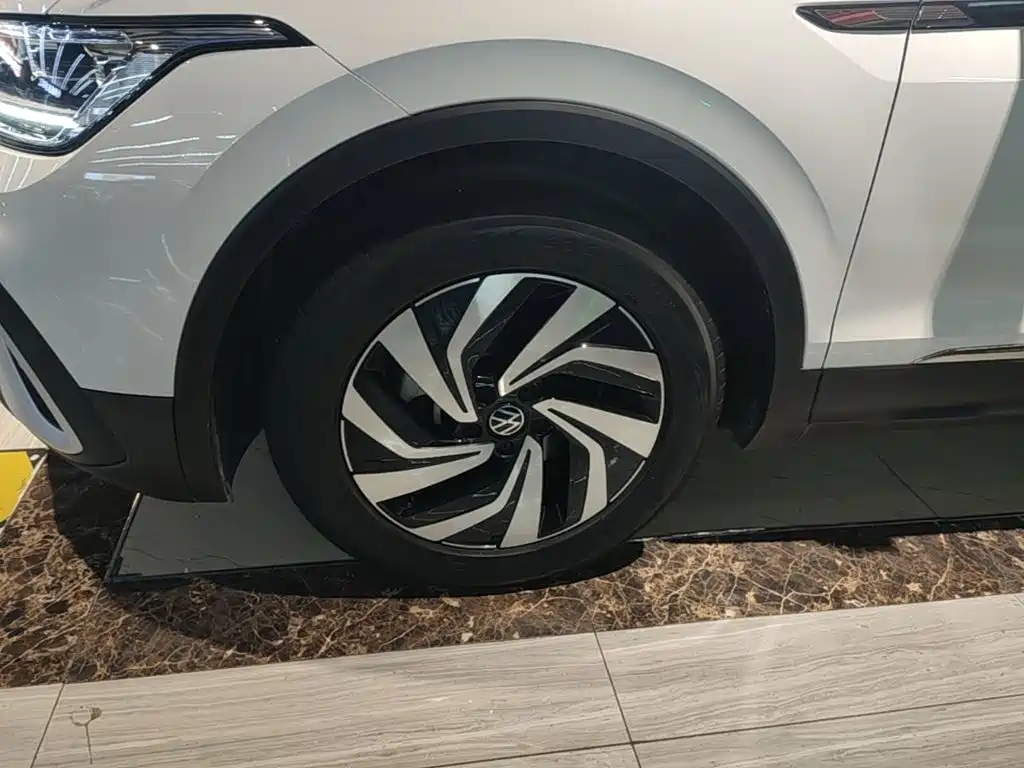 Volkswagen Tiguan L — миниатюра 23