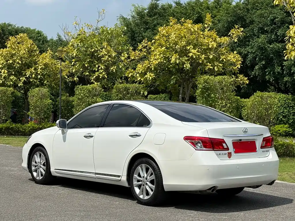 Lexus ES — миниатюра 7