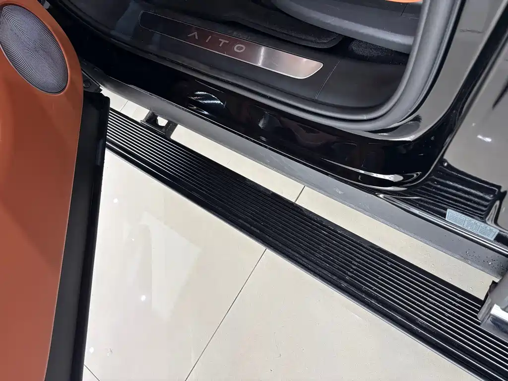 Aito M8 2025 Max+ 53.4kWh 6 мест (192 ）