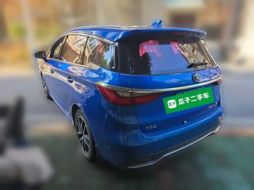 BYD MAX — миниатюра 25
