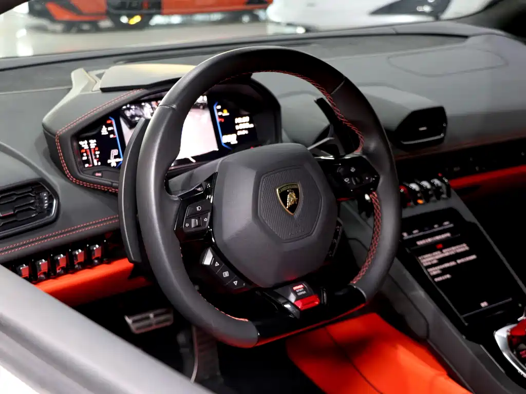 LAMBORGHINI HURACÁN