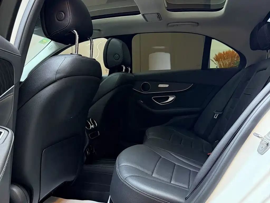 Mercedes-Benz C-Class — миниатюра 11