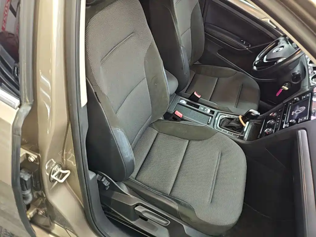 Volkswagen Golf — миниатюра 25