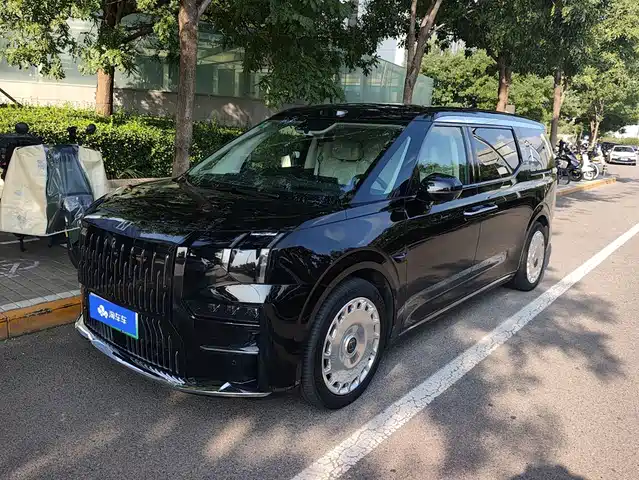 2025 Zeekr 009