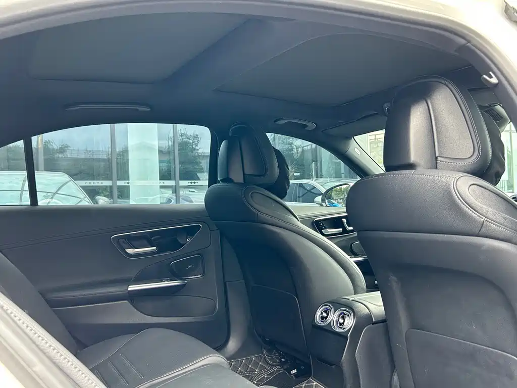 Mercedes-Benz C-Class — миниатюра 12