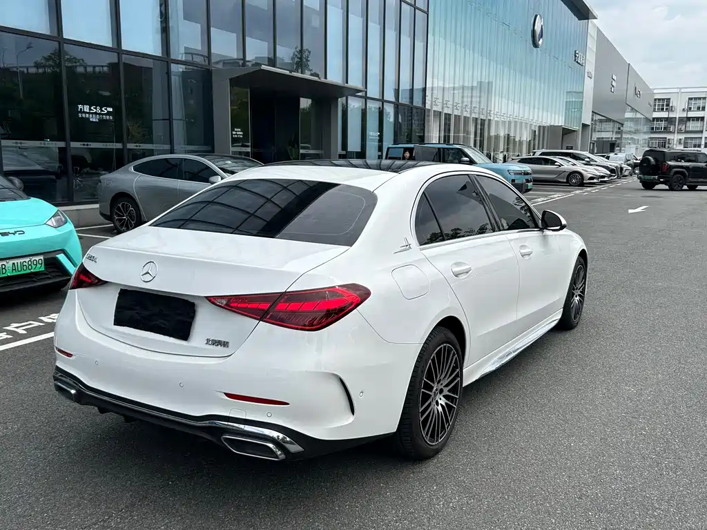 Mercedes-Benz C-Class — миниатюра 16