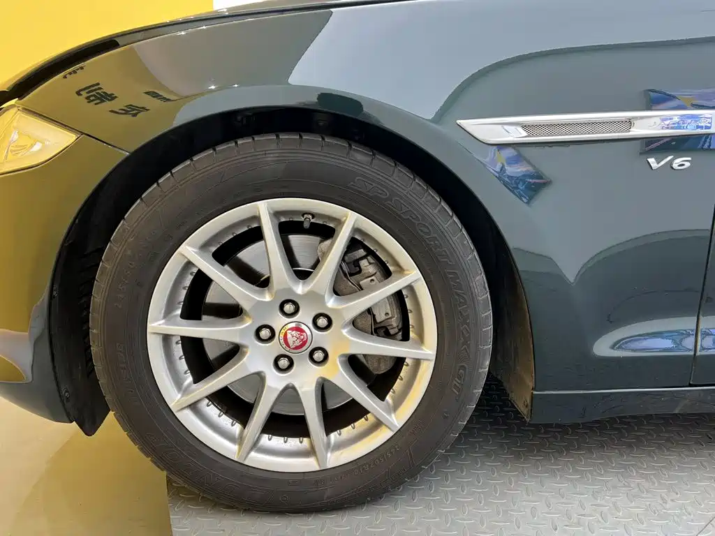 Jaguar XJ — миниатюра 4