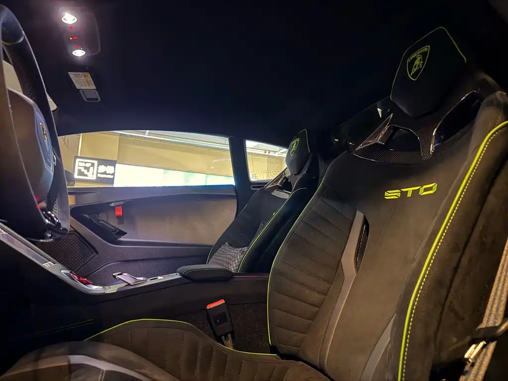 LAMBORGHINI HURACÁN