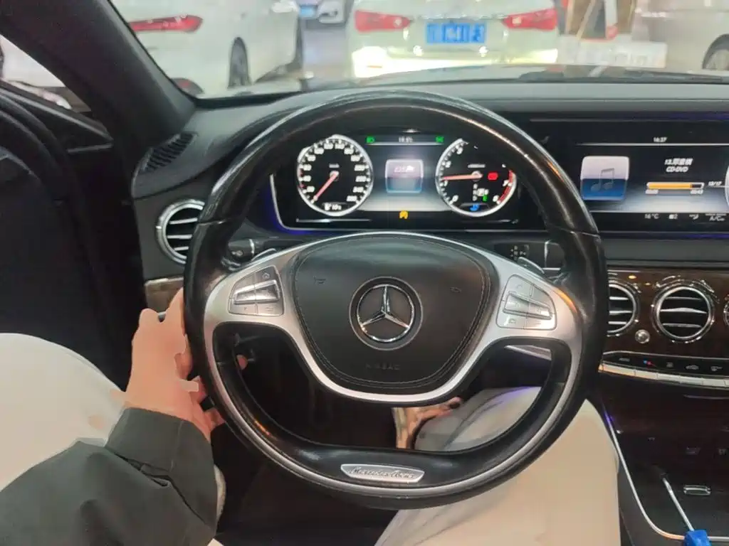 Mercedes-Benz S-Class — миниатюра 11