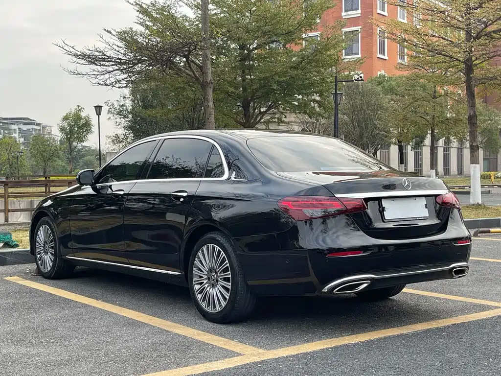 MERCEDES-BENZ E CLASS