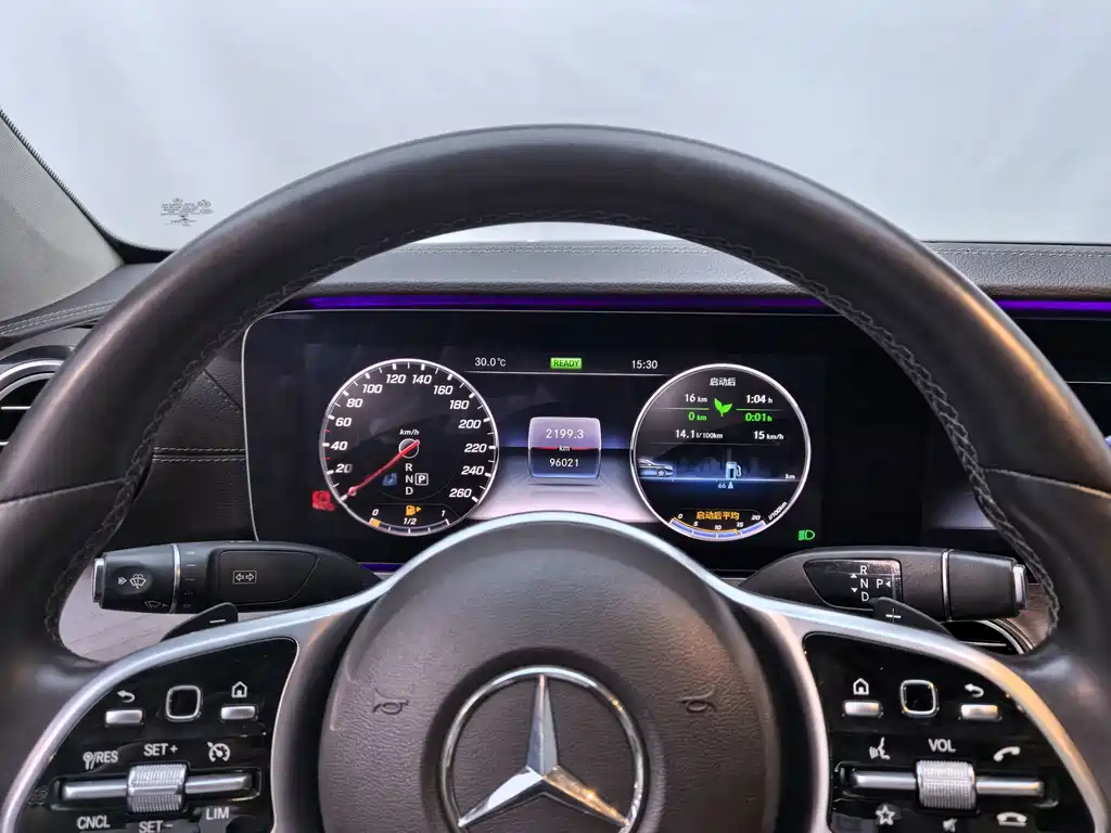 Mercedes-Benz E-Class — миниатюра 21