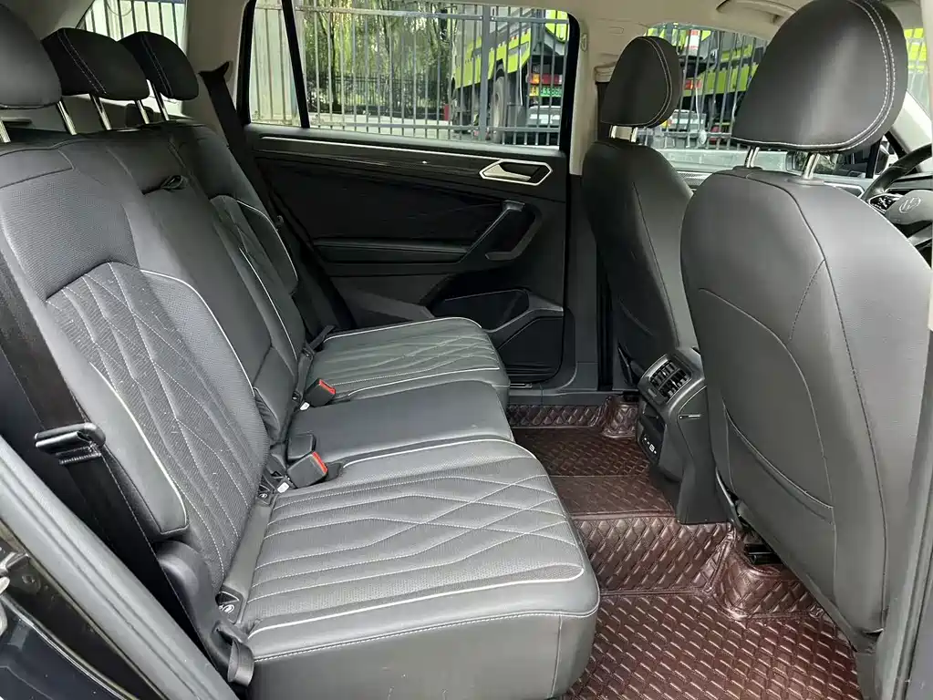 Volkswagen Tiguan L — миниатюра 15