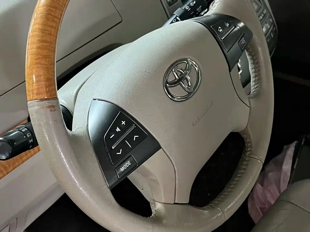 Toyota Previa — миниатюра 3